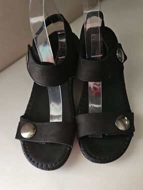 LA PLUME ABIGAIL BLACK SUEDE SANDALS SZ 40/9-9.5